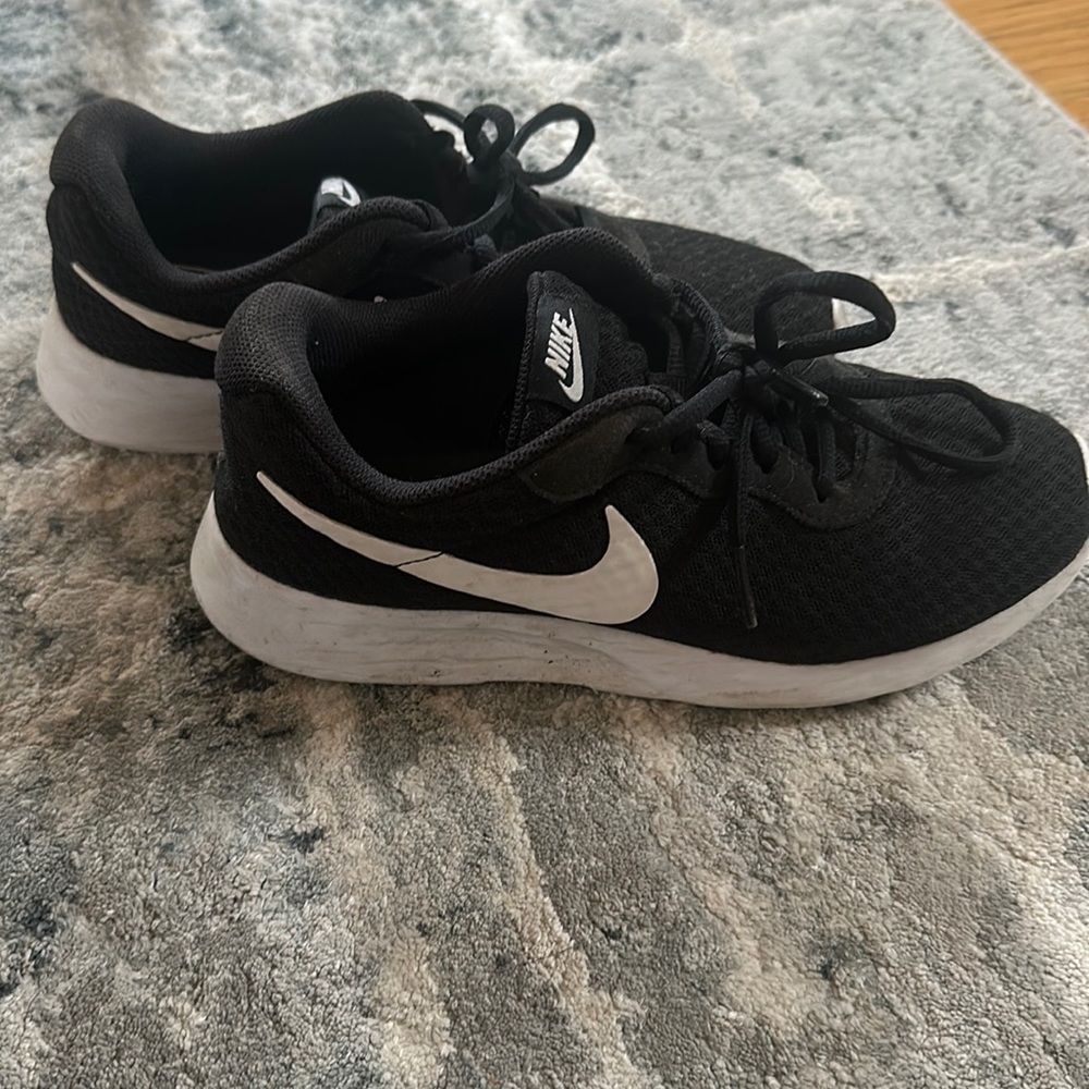 Nike Women’s Sneakers Size 7